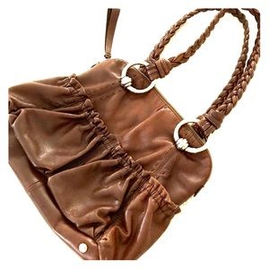 B. Makowsky glove leather medium zip top satchel